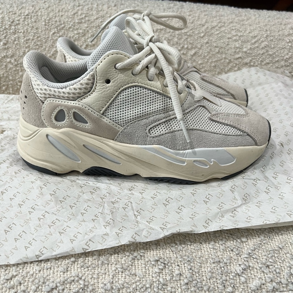 YEEZY BOOST 700 “Analog" AUTHENTIC